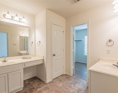 8117 Silverton Creek Lane - Photo Thumbnail 13