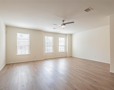 8117 Silverton Creek Lane - Photo Thumbnail 2