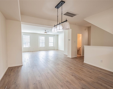 8117 Silverton Creek Lane - Photo Thumbnail 4