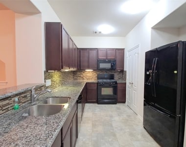 8117 Silverton Creek Lane - Photo Thumbnail 5