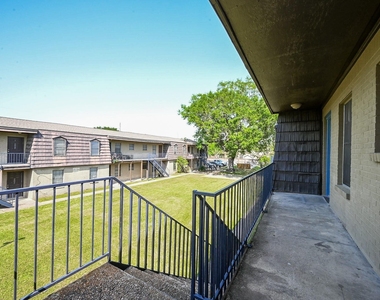 1518 East Avenue - Photo Thumbnail 4