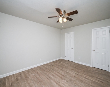 1518 East Avenue - Photo Thumbnail 5