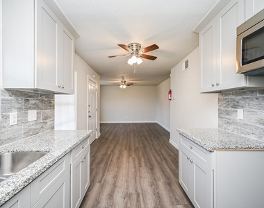 1518 East Avenue - Photo Thumbnail 21
