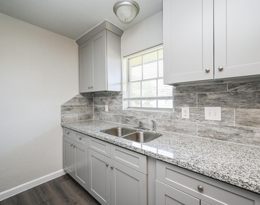 1518 East Avenue - Photo Thumbnail 22