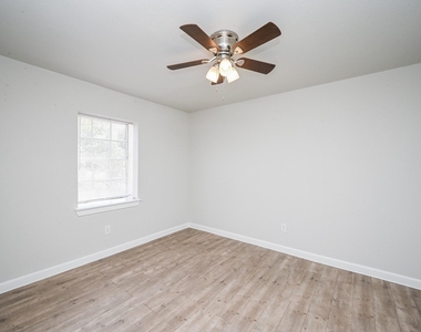 1518 East Avenue - Photo Thumbnail 8