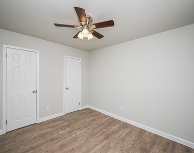 1518 East Avenue - Photo Thumbnail 13