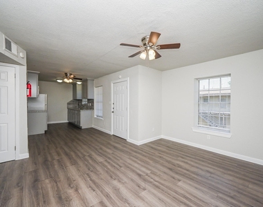 1518 East Avenue - Photo Thumbnail 17