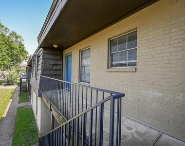 1518 East Avenue - Photo Thumbnail 3