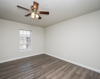 1518 East Avenue - Photo Thumbnail 27