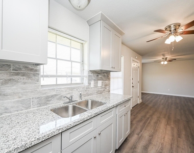 1518 East Avenue - Photo Thumbnail 20