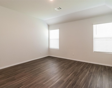 2501 Grayling Drive - Photo Thumbnail 4