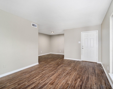 1303 S 2nd Street - Photo Thumbnail 2
