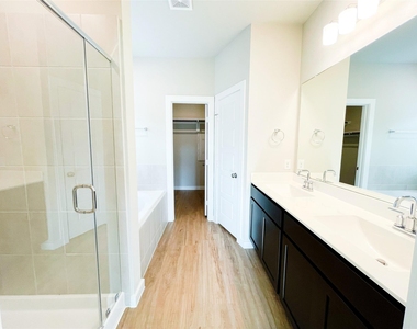 8623 Oceanmist Cove Drive - Photo Thumbnail 10