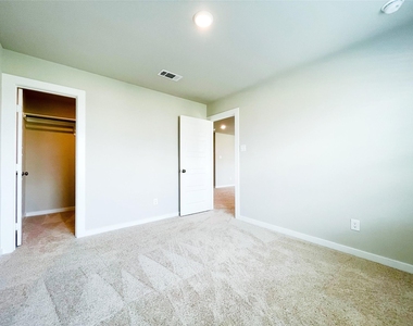 8623 Oceanmist Cove Drive - Photo Thumbnail 16