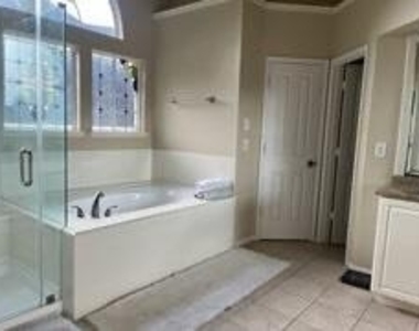 3 Candle Pine Place Place - Photo Thumbnail 16