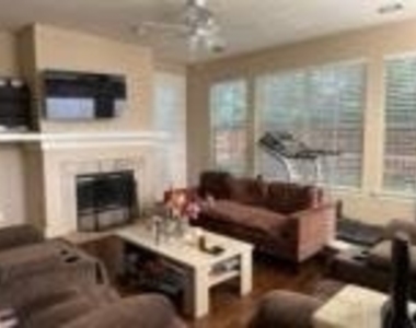 3 Candle Pine Place Place - Photo Thumbnail 13