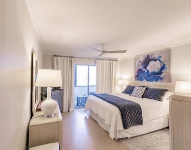 1055 W Peppertree Drive - Photo Thumbnail 8