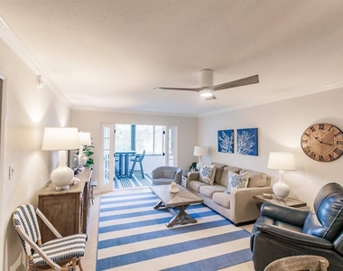 1055 W Peppertree Drive - Photo Thumbnail 2