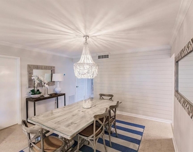 1055 W Peppertree Drive - Photo Thumbnail 3
