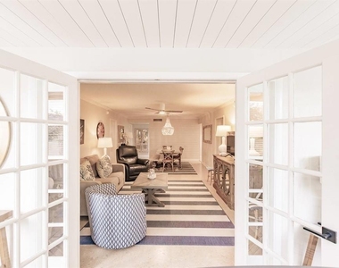 1055 W Peppertree Drive - Photo Thumbnail 22