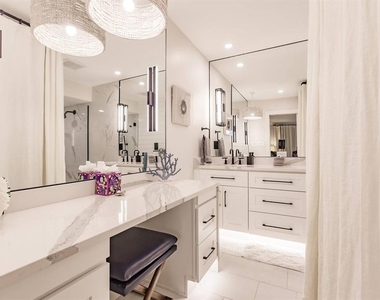 1055 W Peppertree Drive - Photo Thumbnail 11