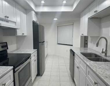 2971 Estancia Boulevard - Photo Thumbnail 6