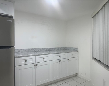 2971 Estancia Boulevard - Photo Thumbnail 8