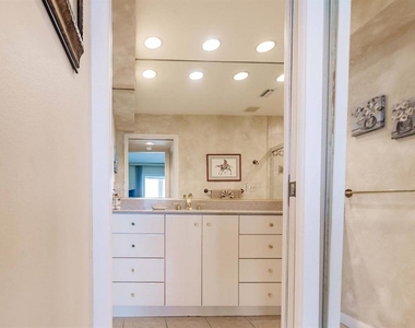 1055 W Peppertree Drive - Photo Thumbnail 14