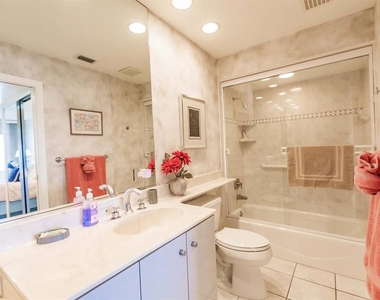 1055 W Peppertree Drive - Photo Thumbnail 16