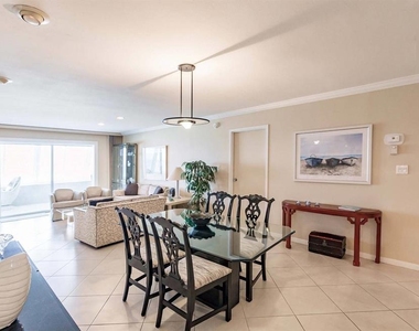 1055 W Peppertree Drive - Photo Thumbnail 5
