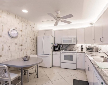 1055 W Peppertree Drive - Photo Thumbnail 6