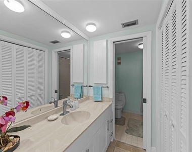 7100 Sunshine Skyway Lane S - Photo Thumbnail 19