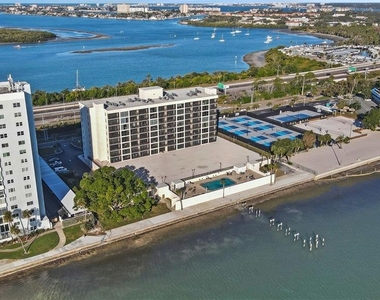 7100 Sunshine Skyway Lane S - Photo Thumbnail 30