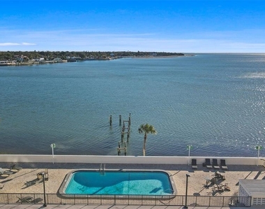 7100 Sunshine Skyway Lane S - Photo Thumbnail 32