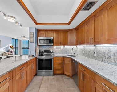 7100 Sunshine Skyway Lane S - Photo Thumbnail 5