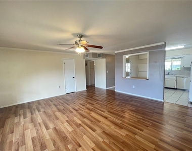 701 Cypress Place - Photo Thumbnail 6