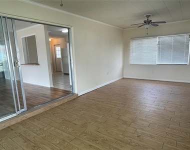 701 Cypress Place - Photo Thumbnail 12