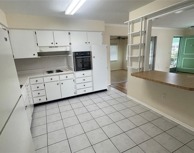 701 Cypress Place - Photo Thumbnail 10