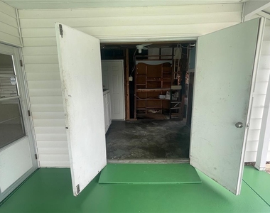 701 Cypress Place - Photo Thumbnail 2