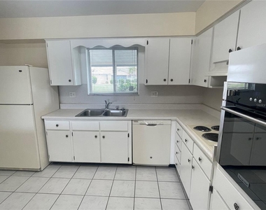 701 Cypress Place - Photo Thumbnail 9