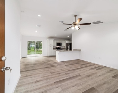 691 Ne 130th Court - Photo Thumbnail 5