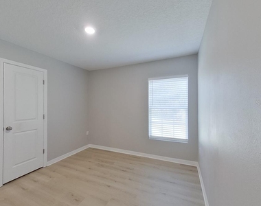 2799 W Sheila Drive - Photo Thumbnail 9