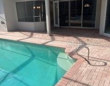 1033 Hampstead - Photo Thumbnail 4