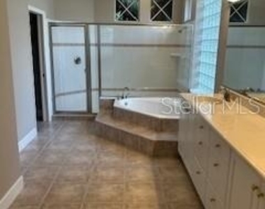 1033 Hampstead - Photo Thumbnail 12