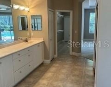 1033 Hampstead - Photo Thumbnail 9