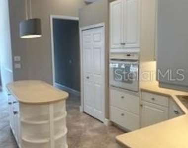 1033 Hampstead - Photo Thumbnail 22