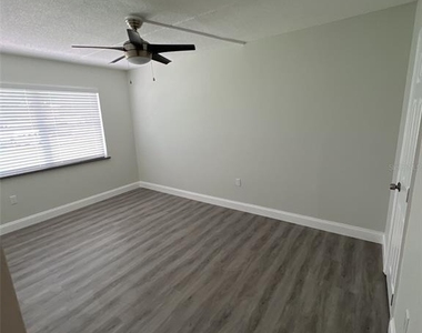 3232 Fruitville Road - Photo Thumbnail 6