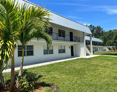 3232 Fruitville Road - Photo Thumbnail 10