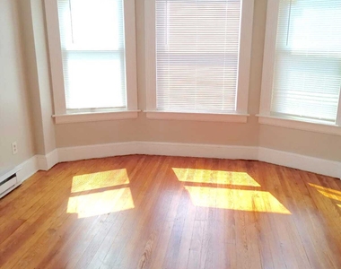 121 Lounsbury Street - Photo Thumbnail 3
