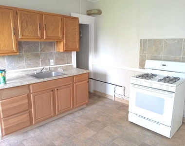 121 Lounsbury Street - Photo Thumbnail 1